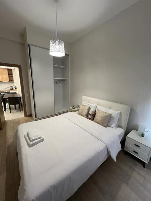 Cozy New Apartment Nearby Metro Atina Dış mekan fotoğraf