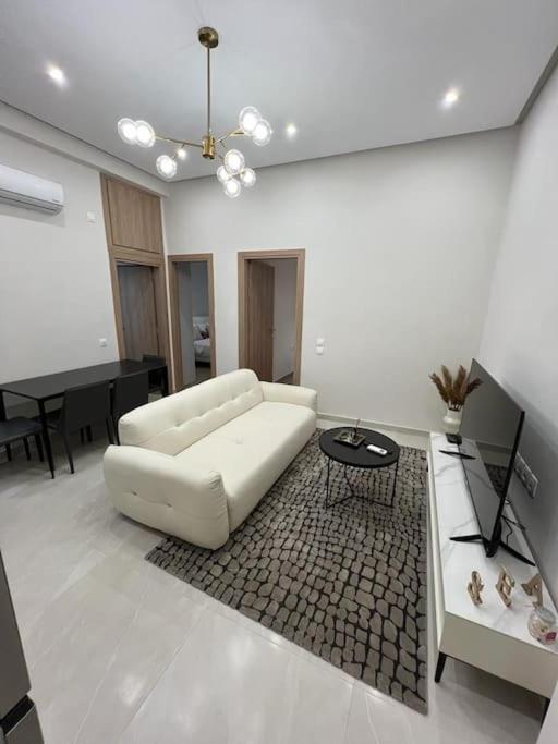 Cozy New Apartment Nearby Metro Atina Dış mekan fotoğraf